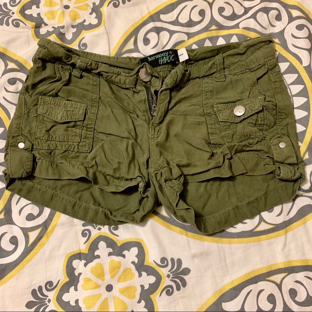 Army green cute shorts